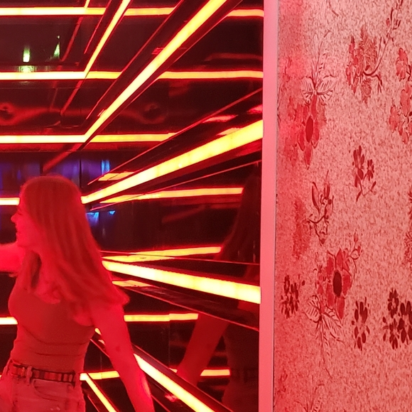 Meet your Posher, Noelle - Picture 1 of 1